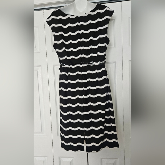 NWOT ILE New York Wavy Design Dress Black and White w/Belt - Picture 4 of 7